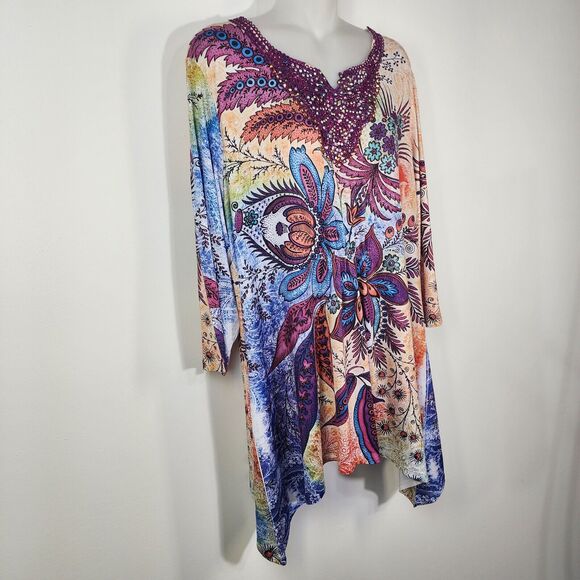 Simply Emma Womens Top Size 1X Beaded Shark Hem 3/4 Sleeve Floral Print Split V - Picture 4 of 14